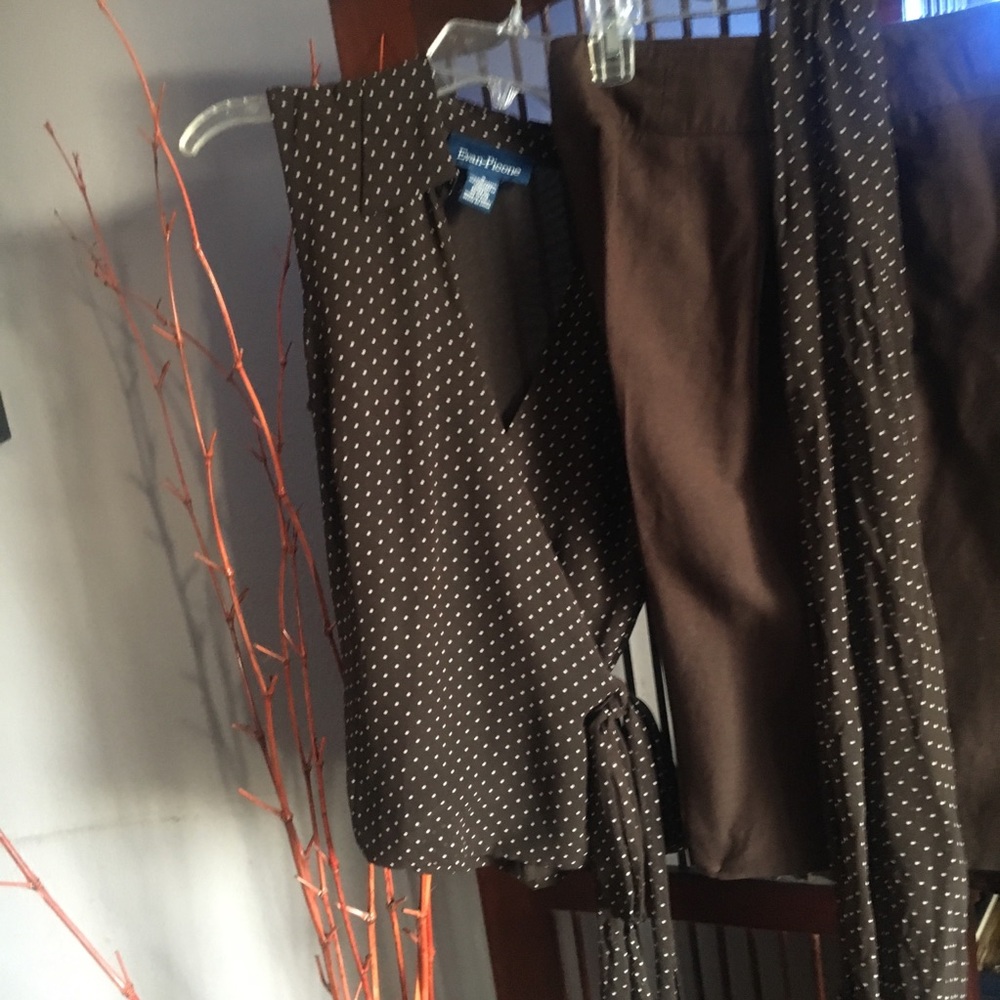 Evan Picone 8 brown shorts and wrap shirt pair!